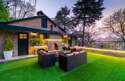 Kasauli Villa | StayVista at Paris Villa with Pvt Pool & Valley View