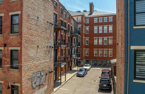 Over-the-Rhine Apartment | StayWade | OTR | Free Parking