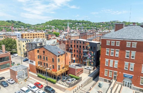 Over-the-Rhine Apartment | StayWade | OTR | Free Parking