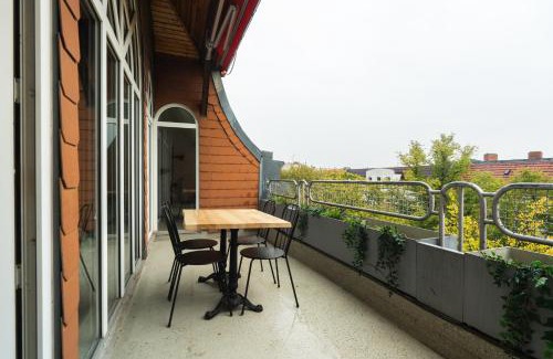 Tempelhof Apartment | Staywell am Tempelhofer Hafen - Suite mit Terrasse