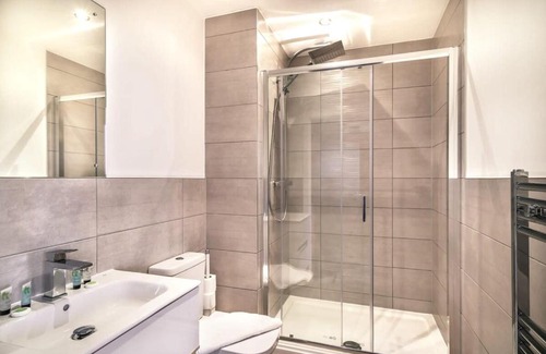 Old Trafford Apartment | StayZeni, Alexandra Rise Manchester Cool 1 Bed