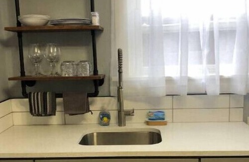 Mount Oliver House | Steel City Cottage -Entire Home
