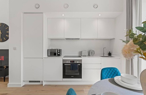 Sheffield House | Steel City Home | 2BR | Sleeps 6 | Free Parking