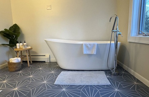 Bayfield Apartment | Steeple Hill Flats Two Suites Overlooking Lake Superior