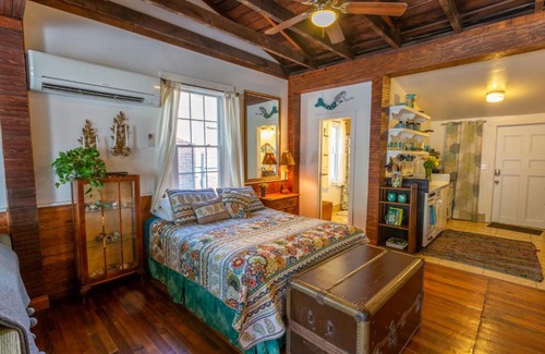 Thomas Square Apartment | Stella Blue - 8