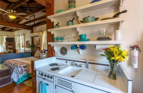 Thomas Square Apartment | Stella Blue - 8