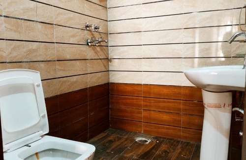 Phagwara Hotel | STELLA INN - LPU Law Gate Phagwara