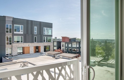 Judkins Park Apartment | Stellar Central District 1BR w/Grills & Gym, nr Park, by Blueground