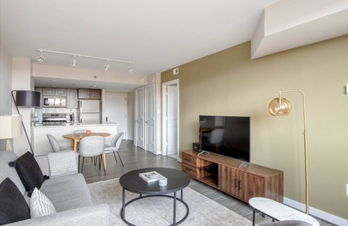 Court House Apartment | Stellar Clarendon 1BR w/Pool, Gym & Squash, nr Dining, by Blueground