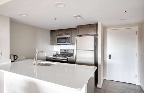 Court House Apartment | Stellar Clarendon 1BR w/Pool, Gym & Squash, nr Dining, by Blueground