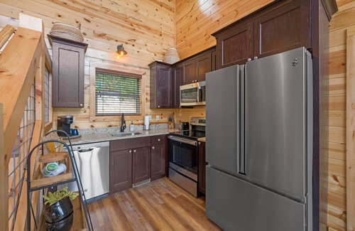 Wears Valley Cabin | Stellar Views - Rustic Modern, Cozy Cabin with all the perks!