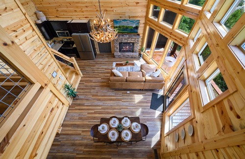 Wears Valley Cabin | Stellar Views - Rustic Modern, Cozy Cabin with all the perks!