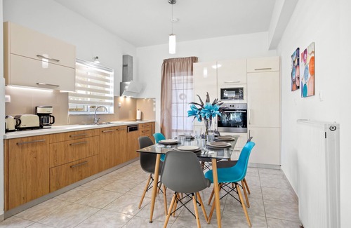 Kato Galatas Apartment | Stellaris Luxury Peaceful Apt 5 min walk to Kalamaki Beach and 5 kms to Chania