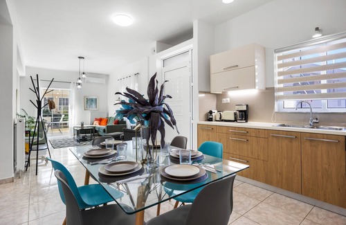 Kato Galatas Apartment | Stellaris Luxury Peaceful Apt 5 min walk to Kalamaki Beach and 5 kms to Chania
