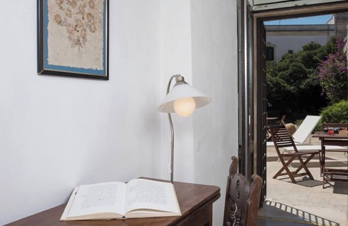 Casamassella Apartment | Stemma Room with independent entrance and access to the park and swimming pool