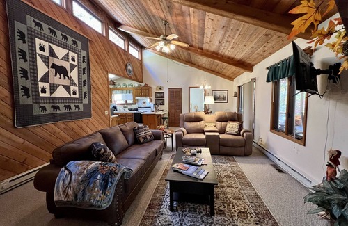 Hiawassee Cabin | Stepp Away Mountain Laurel Cabin Near Brasstown Bald; No steep roads & no stairs