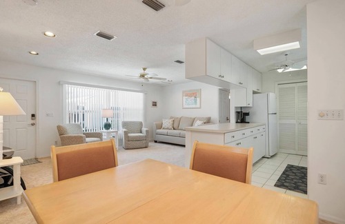 Nokomis Condo | Steps away from private Nokomis Beach!