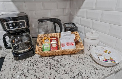 Central Arlington Apartment | Steps Away from the Heart of the FUN!AT&T Walkable