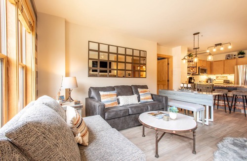 East Village at Copper Condo | Steps away from Super Bee Lift, wifi, underground parking