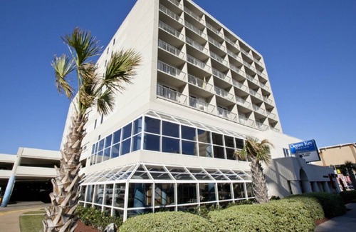 Dam Neck Resort | Steps away from beach, awesome boardwalk, fun filled shopping and attractions.