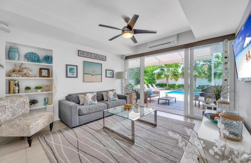 Birch Park Finger Streets House | Steps from Beach Heated Pool Gulf Stream Key RESlDENCES