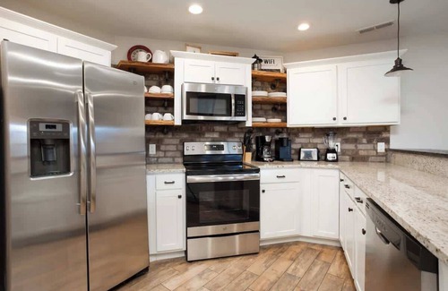 Gatlinburg Cabin | Steps From Downtown/SpaceNeedle and Mountain Views