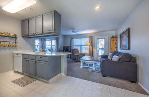 Hood River Condo | Steps From Downtown, Lodge Condo, A/C, Roomy & Comfy