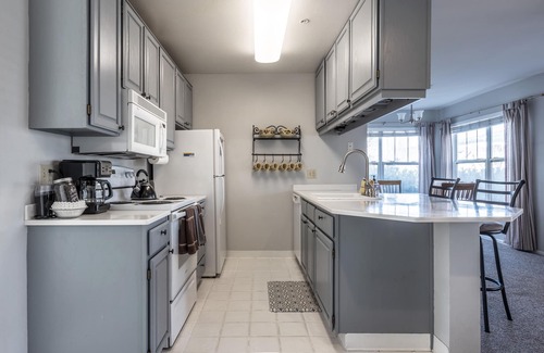 Hood River Condo | Steps From Downtown, Lodge Condo, A/C, Roomy & Comfy