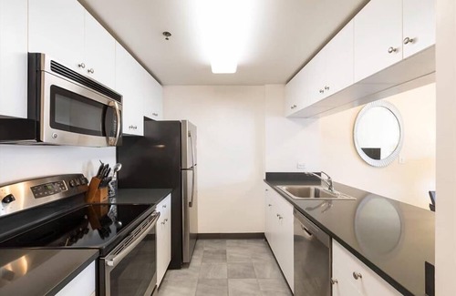Hoboken Apartment | Steps from Shops & Nightlife district | nr Ferry + Buses | Hoboken