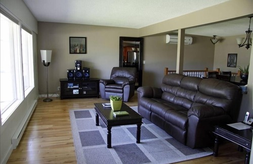 Blind Bay House | Steps from Shuswap Lake 'Blind Bay Vacation Rental'