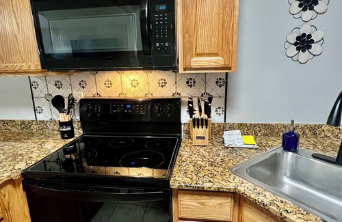 Biloxi Condo | Steps from the beach & Newly Renovated!