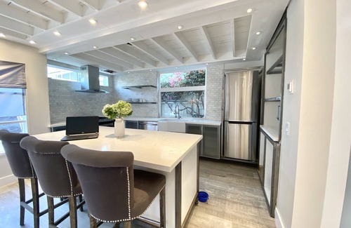 Pierpont Bay House | Steps from the beach