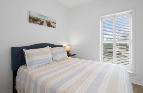 Long Beach Apartment | Steps from the Sand and Town Green - 2BR Coastal Retreat