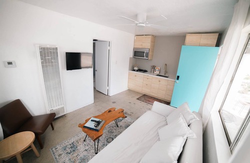 Silver Strand House | Steps from the sand- Tower 4 Beach DuplexnCompletely remodeled, pet friendly!