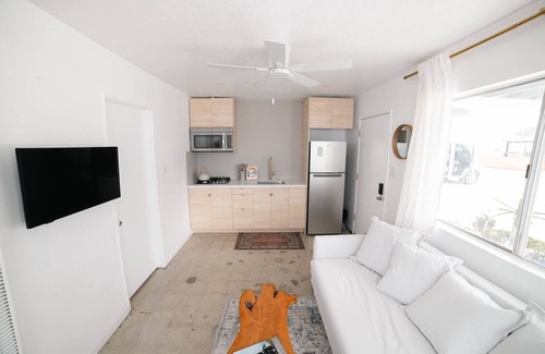 Silver Strand House | Steps from the sand- Tower 4 Beach DuplexnCompletely remodeled, pet friendly!