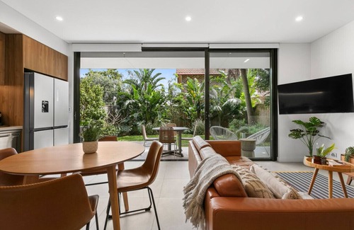 Coogee Apartment | Steps from the Shore: Coogee Luxury Beach Living 1