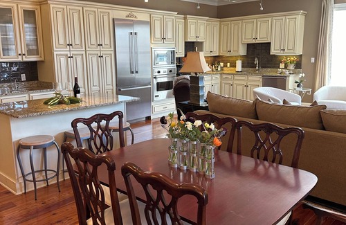 Oxford Condo | Steps from the Square