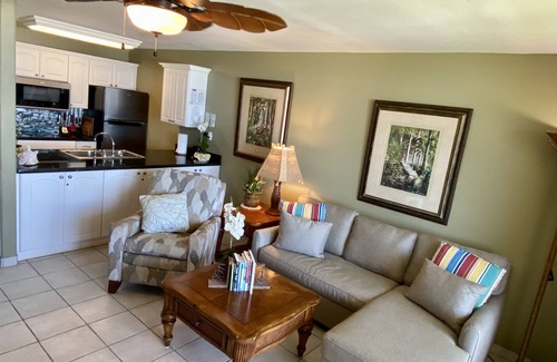 Kailua-Kona Condo | Steps from waves - Ground Floor - Direct Ocean Front condo -full AC & King bed
