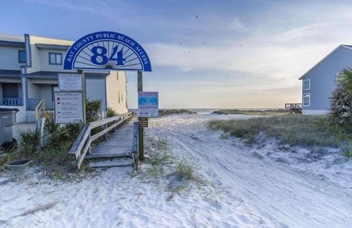 Laguna Beach Estates House | Steps to Beach - Private LakeFront House-Private Pool-Laguna/Panama City Beach