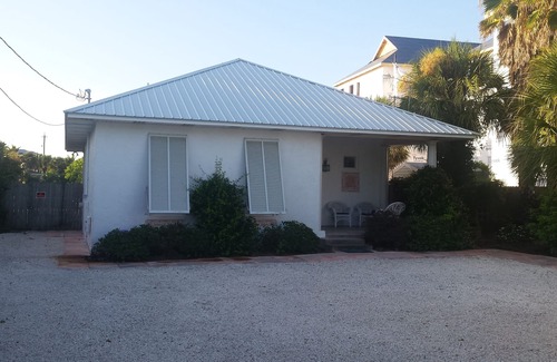 Laguna Beach Estates House | Steps to Beach - Private LakeFront House-Private Pool-Laguna/Panama City Beach