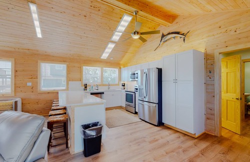 Nags Head House | Steps to Beach 4BR Soundview | Pool | Hot Tub