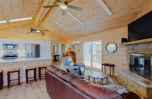 Nags Head House | Steps to Beach 4BR Soundview | Pool | Hot Tub