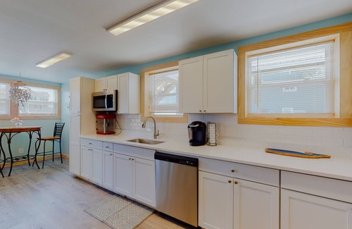 Nags Head House | Steps to Beach 4BR Soundview | Pool | Hot Tub
