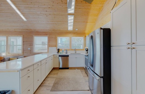 Nags Head House | Steps to Beach 4BR Soundview | Pool | Hot Tub