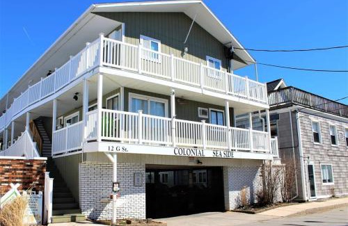 Hampton House | Steps to Beach and Boardwalk Pineapple Retreat