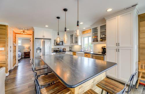 Emerald Isle House | Steps to Beach Bright Emerald Isle Retreat