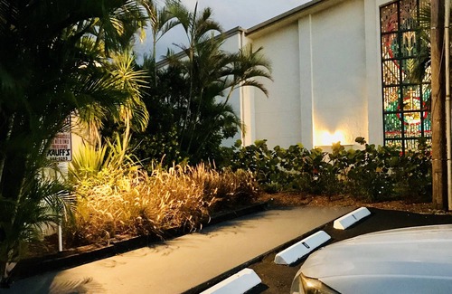 Juno Beach House | Steps to Beach. Hidden Gem. Boutique Bungalow Chic.
