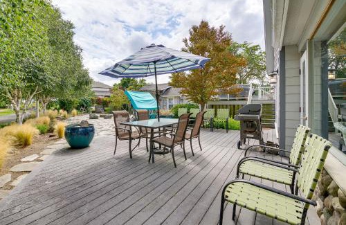 Oak Harbor House | Steps to Beach Home with Hot Tub in Oak Harbor!