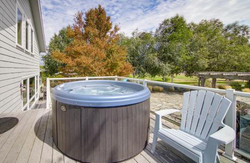 Oak Harbor House | Steps to Beach Home with Hot Tub in Oak Harbor!