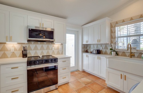 Holmes Beach Condo | Steps to Beach - The Cozzi Cottage by SeaBreeze Vacation